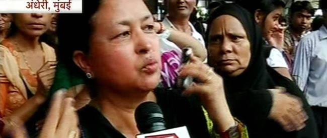 मुंबई की लाइफलाइन ठप्‍प, जहां-तहां फंसे यात्री