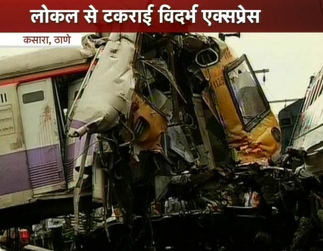 विदर्भ एक्सप्रेस से टकराई लोकल ट्रेन, 3 की मौत