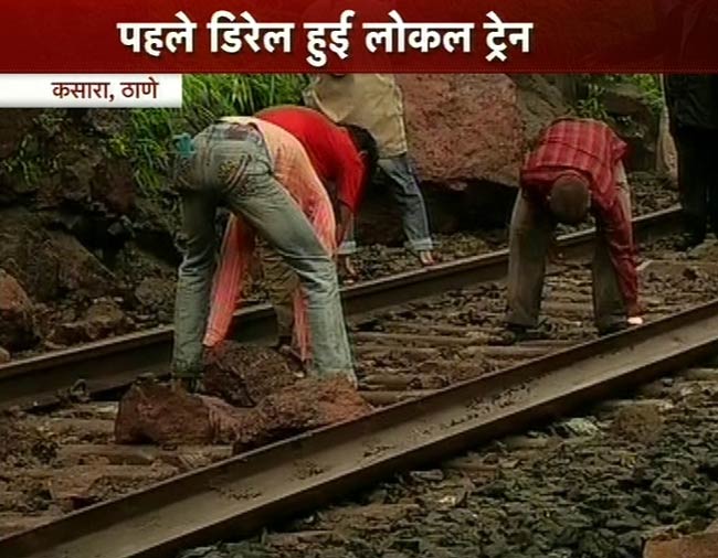 विदर्भ एक्सप्रेस से टकराई लोकल ट्रेन, 3 की मौत