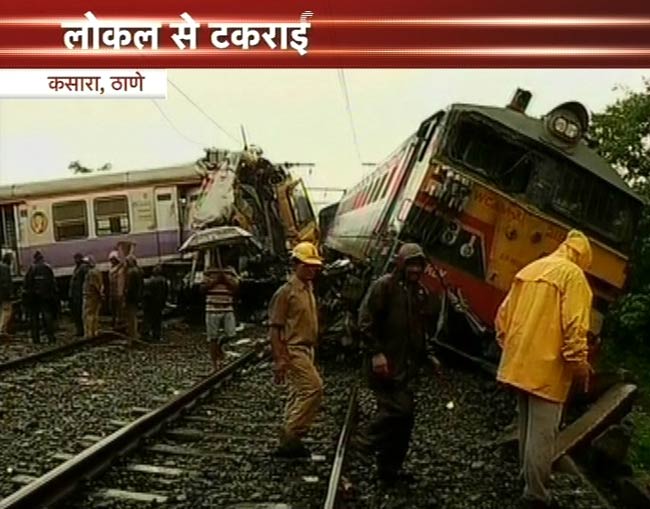 विदर्भ एक्सप्रेस से टकराई लोकल ट्रेन, 3 की मौत