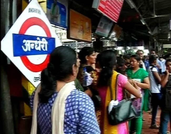 20 जुलाई 2012: तस्वीरों में दिनभर की बड़ी खबरें | पढ़ें