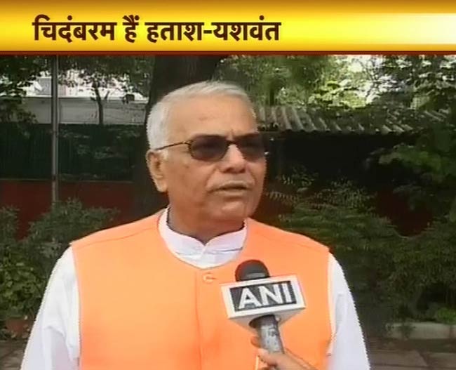 11 जुलाई 2012: तस्वीरों में दिनभर की बड़ी खबरें | पढ़ें