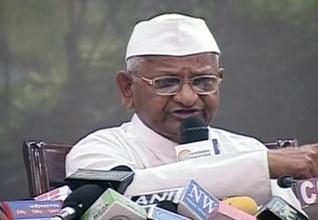 24 जुलाई 2012: तस्वीरों में दिनभर की अहम खबरें | पढ़ें