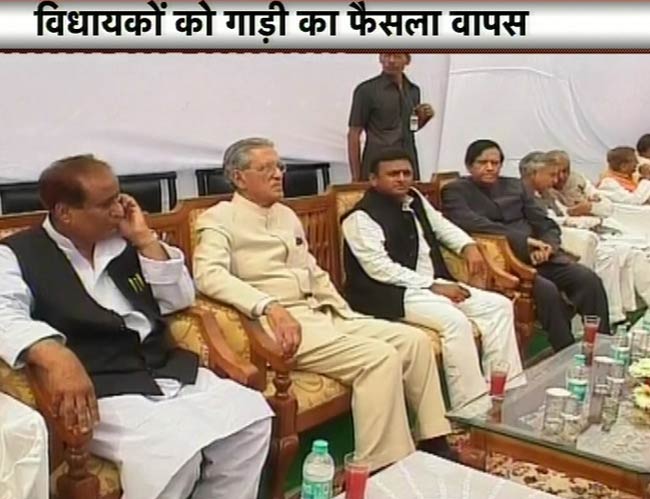 04 जुलाई, 2012: तस्‍वीरों में दिनभर की अहम खबरें | पढ़ें