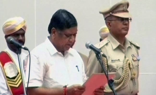 12 जुलाई 2012: तस्वीरों में दिनभर की बड़ी खबरें | पढ़ें