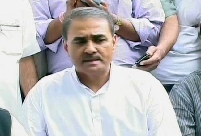 24 जुलाई 2012: तस्वीरों में दिनभर की अहम खबरें | पढ़ें