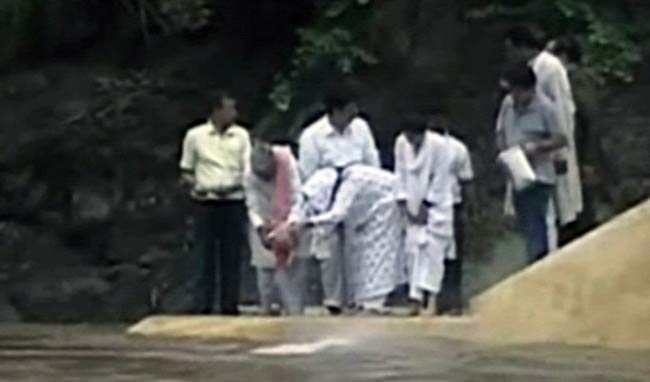 25 जुलाई 2012: तस्वीरों में दिनभर की अहम खबरें | पढ़ें