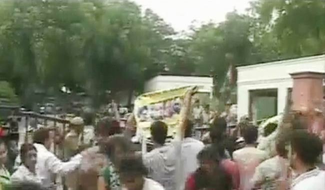 28 जुलाई 2012: तस्वीरों में दिनभर की अहम खबरें | पढ़ें