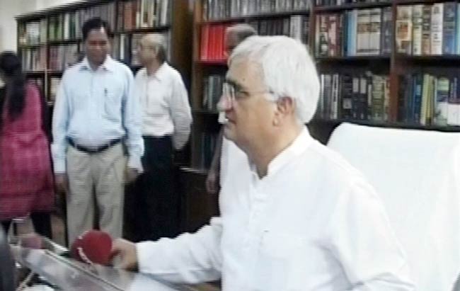 18 जुलाई 2012: तस्‍वीरों में दिनभर की अहम खबरें | पढ़ें