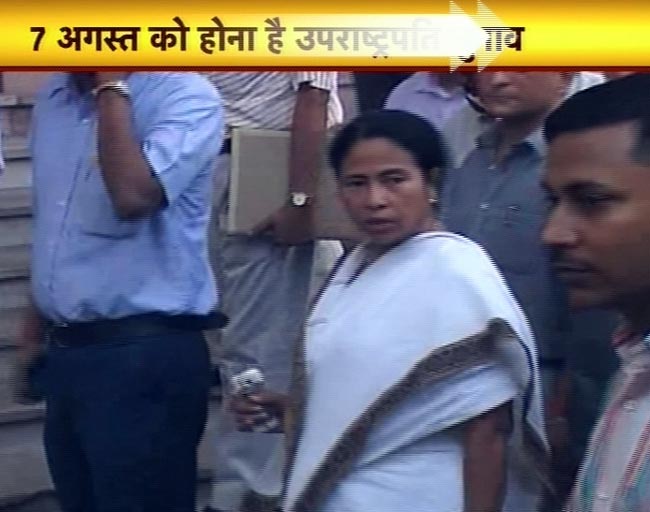 15 जुलाई 2012: तस्वीरों में दिनभर की बड़ी खबरें | पढ़ें