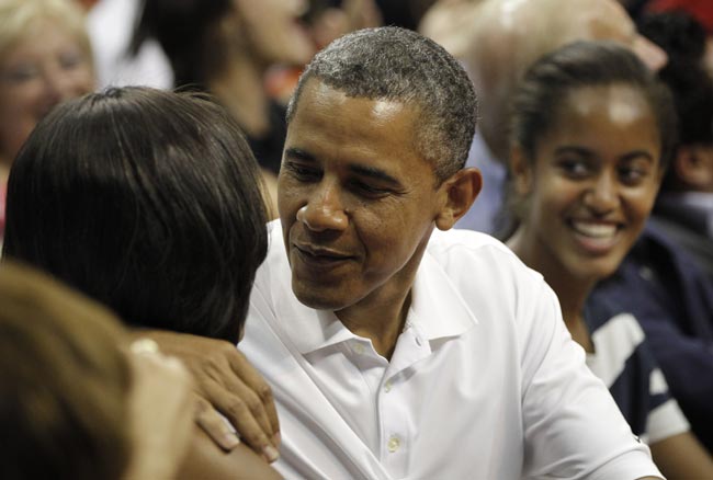 जब ओबामा ने पत्‍नी मिशेल को सरेआम किया किस...