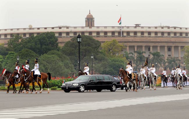 13वें राष्ट्रपति प्रणब मुखर्जी ने ली शपथ