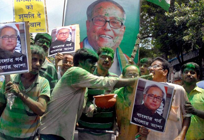 प्रणब दा जीते, खुशी में झूम उठे समर्थक