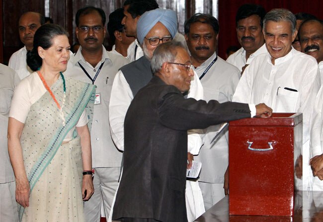 प्रणब दा जीते, खुशी में झूम उठे समर्थक