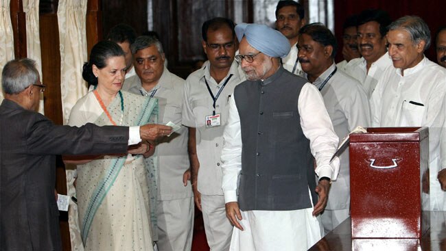 प्रणब दा जीते, खुशी में झूम उठे समर्थक