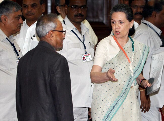 प्रणब दा जीते, खुशी में झूम उठे समर्थक