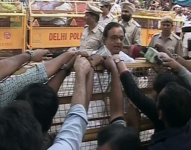 प्रणब दा जीते, खुशी में झूम उठे समर्थक