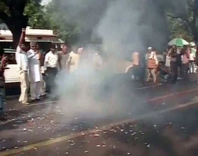 प्रणब दा जीते, खुशी में झूम उठे समर्थक