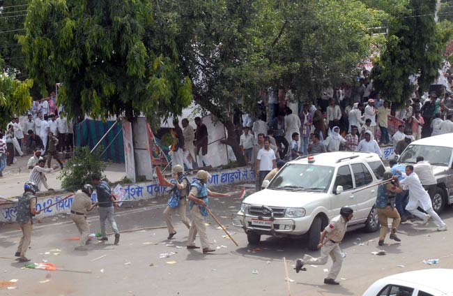 भोपाल में युवक कांग्रेस का हंगामा