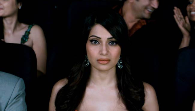 राज 3: ज्यादा प्यार, ज्यादा वासना और ज्यादा डर | बिपाशा