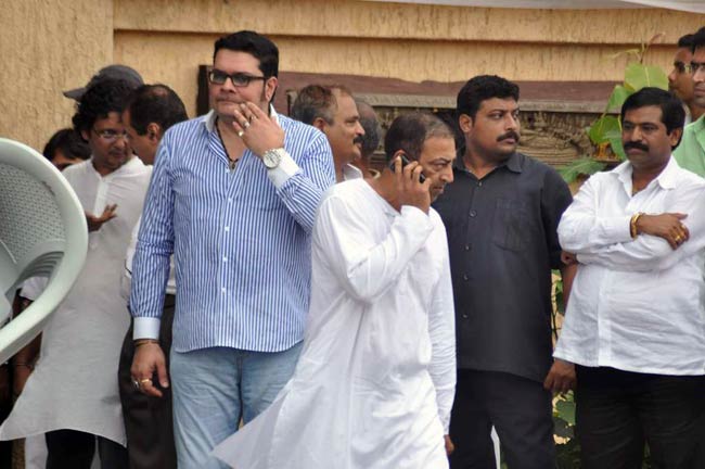 'काका' के अंतिम दर्शन को उमड़ा पूरा बॉलीवुड