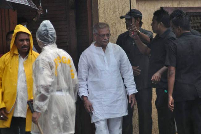 'काका' के अंतिम दर्शन को उमड़ा पूरा बॉलीवुड