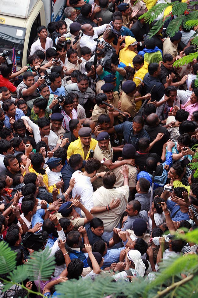 19 जुलाई 2012: तस्‍वीरों में दिनभर की अहम खबरें  | पढ़ें