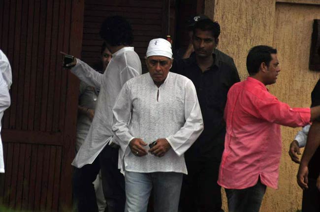 'काका' के अंतिम दर्शन को उमड़ा पूरा बॉलीवुड