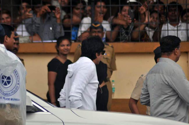 'काका' के अंतिम दर्शन को उमड़ा पूरा बॉलीवुड