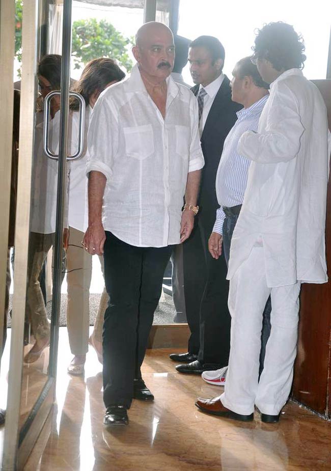 काका को 'आखिरी सलाम' देने उमड़ा बॉलीवुड | अनदेखी तस्वीरें