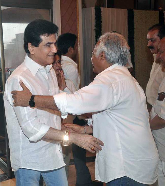 काका को 'आखिरी सलाम' देने उमड़ा बॉलीवुड | अनदेखी तस्वीरें