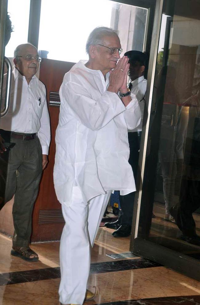 काका को 'आखिरी सलाम' देने उमड़ा बॉलीवुड | अनदेखी तस्वीरें