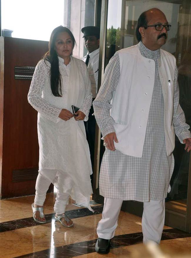 काका को 'आखिरी सलाम' देने उमड़ा बॉलीवुड | अनदेखी तस्वीरें