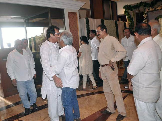 काका को 'आखिरी सलाम' देने उमड़ा बॉलीवुड | अनदेखी तस्वीरें