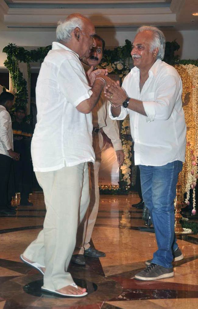 काका को 'आखिरी सलाम' देने उमड़ा बॉलीवुड | अनदेखी तस्वीरें