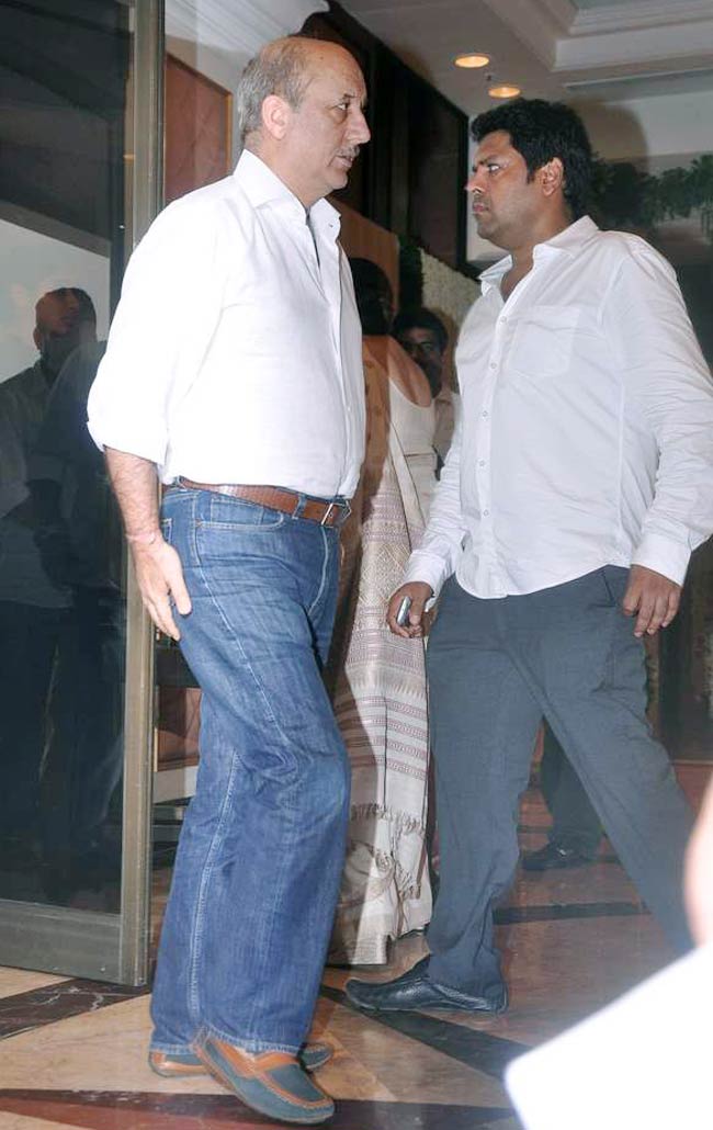 काका को 'आखिरी सलाम' देने उमड़ा बॉलीवुड | अनदेखी तस्वीरें