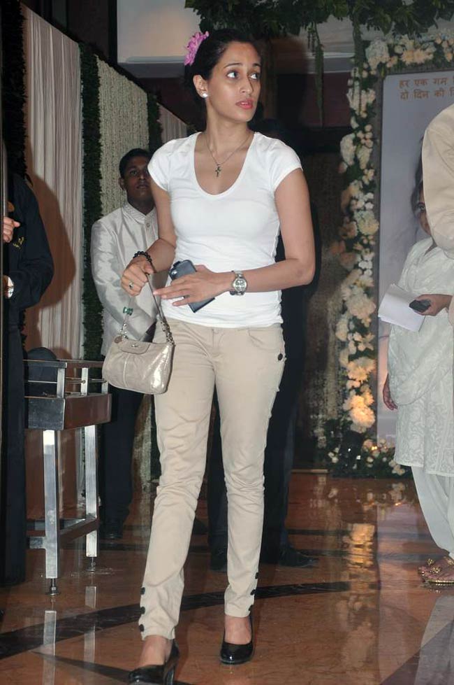 काका को 'आखिरी सलाम' देने उमड़ा बॉलीवुड | अनदेखी तस्वीरें