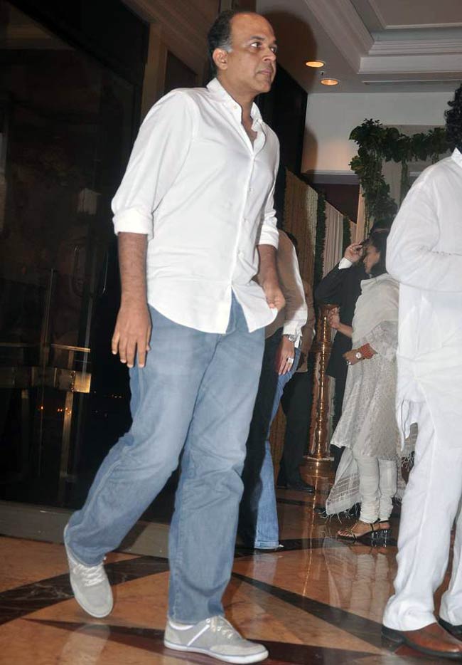 काका को 'आखिरी सलाम' देने उमड़ा बॉलीवुड | अनदेखी तस्वीरें