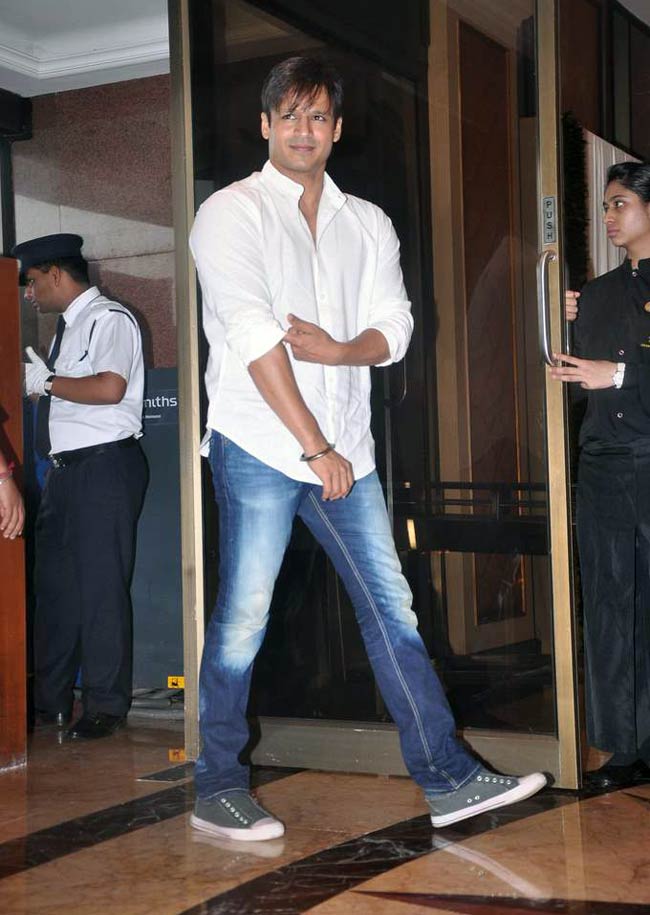 काका को 'आखिरी सलाम' देने उमड़ा बॉलीवुड | अनदेखी तस्वीरें