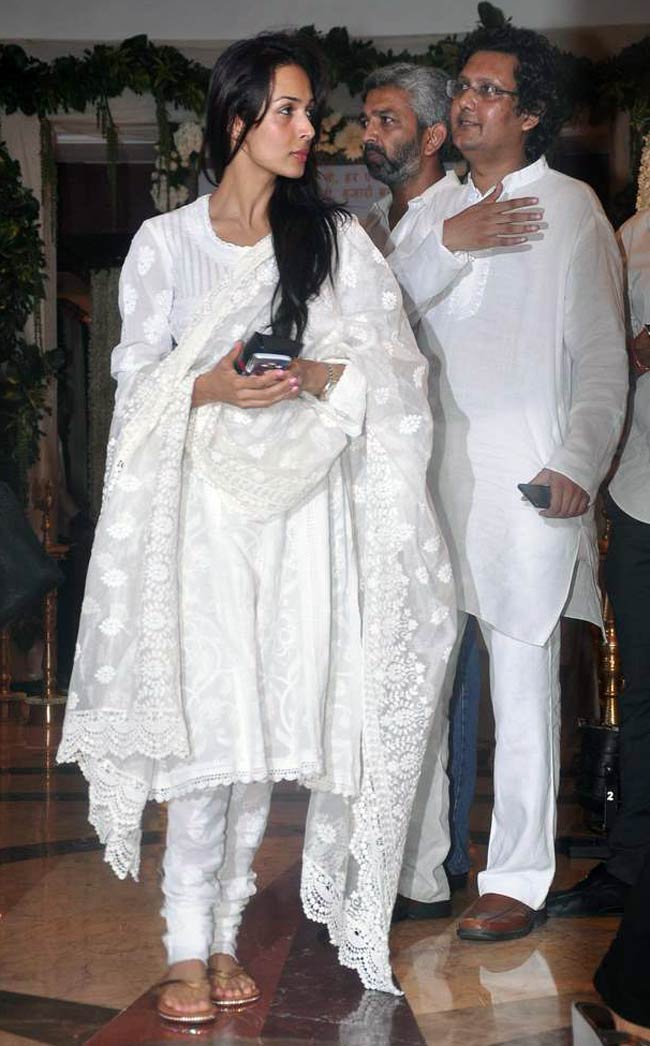 काका को 'आखिरी सलाम' देने उमड़ा बॉलीवुड | अनदेखी तस्वीरें