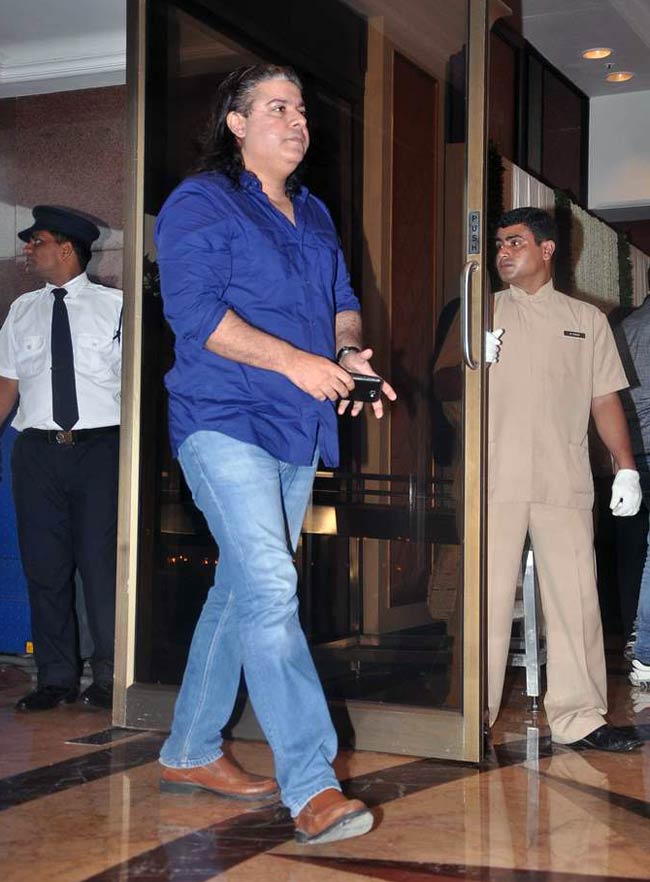 काका को 'आखिरी सलाम' देने उमड़ा बॉलीवुड | अनदेखी तस्वीरें