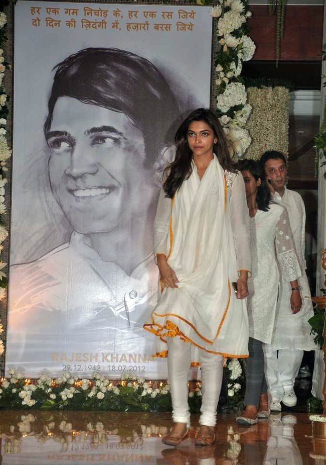 काका को 'आखिरी सलाम' देने उमड़ा बॉलीवुड | अनदेखी तस्वीरें