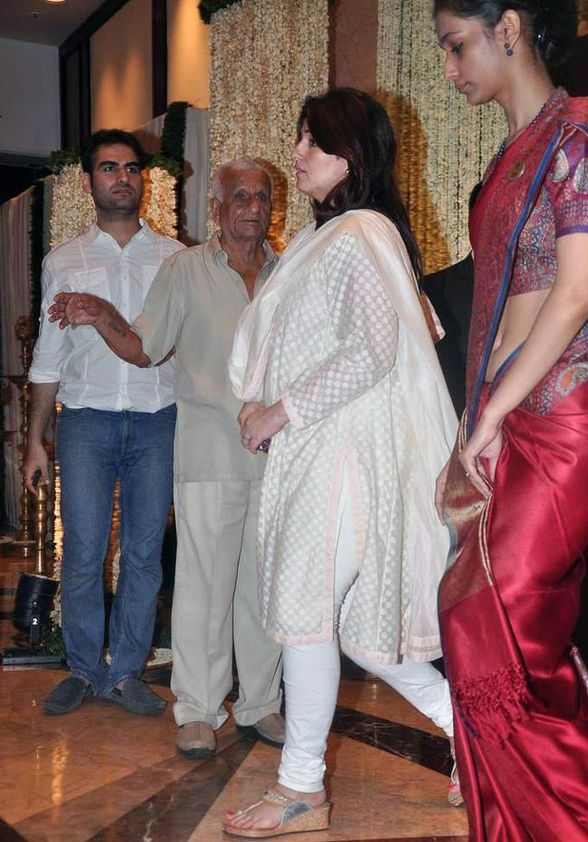 काका को 'आखिरी सलाम' देने उमड़ा बॉलीवुड | अनदेखी तस्वीरें