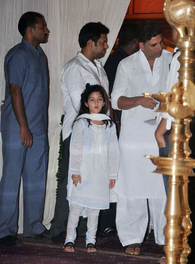 काका को 'आखिरी सलाम' देने उमड़ा बॉलीवुड | अनदेखी तस्वीरें