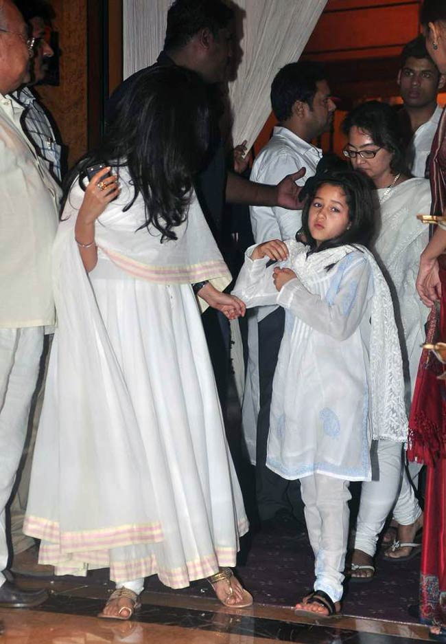 काका को 'आखिरी सलाम' देने उमड़ा बॉलीवुड | अनदेखी तस्वीरें