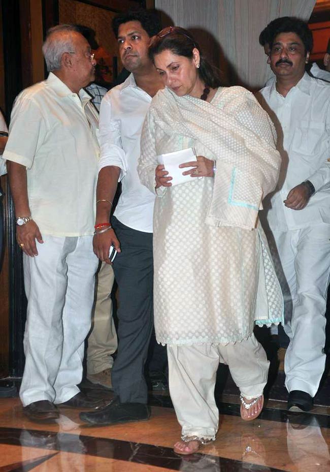 काका को 'आखिरी सलाम' देने उमड़ा बॉलीवुड | अनदेखी तस्वीरें