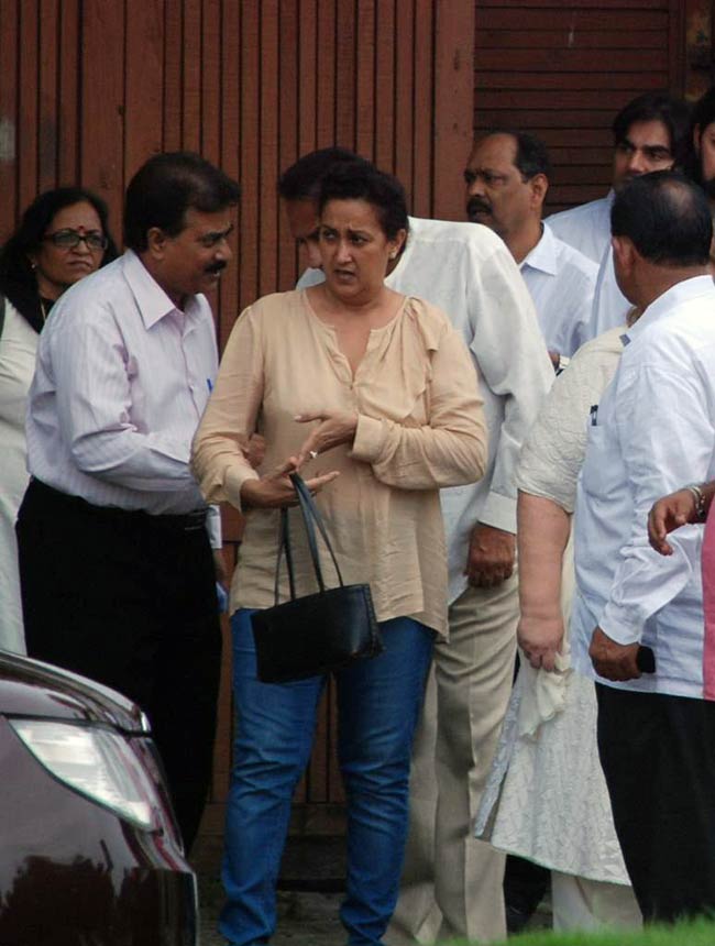 'काका' के अंतिम दर्शन को उमड़ा पूरा बॉलीवुड