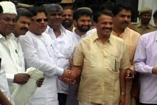 07 जुलाई 2012: तस्वीरों में दिनभर की बड़ी खबरें | पढ़ें