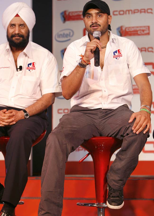 टीम इंडिया के 'टर्बनेटर' को 100वें टेस्ट की बधाई | सचिन पर विशेष