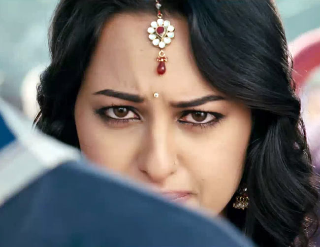 'सन ऑफ सरदार' में सोनाक्षी का जलवा | 2011 की हिट फिल्‍में